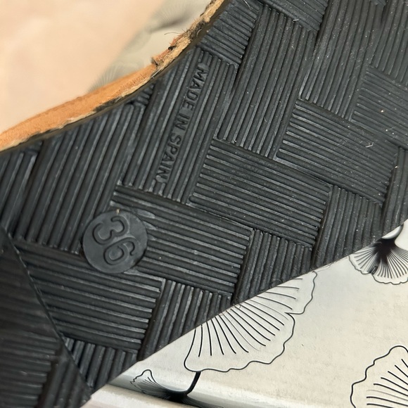 Betty London handmade leather espadrilles Memory Foam NWT New NIB 36 UK/6 US - Picture 13 of 14